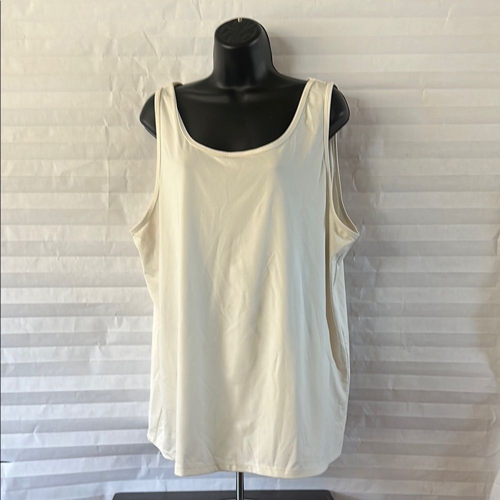 Maggie Barnes Sleeveless Tank Top Women’s Off White Casual Basic Tee